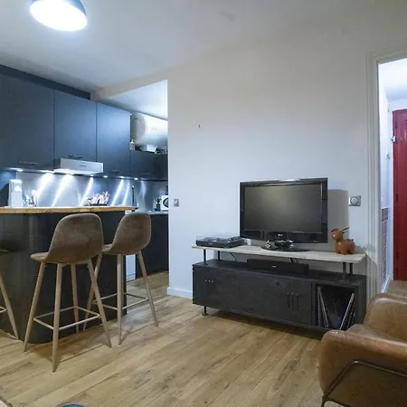 Superb Design And Bright Apt Pere Lachaise * Paris